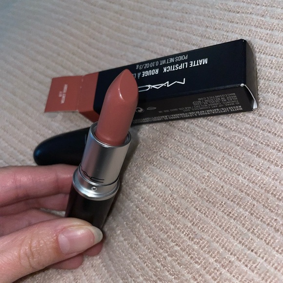 NWT Mac Velvet Teddy Mayte Lipstick - Picture 2 of 6